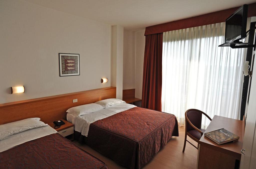 Hotel Fenix Cavallino-Treporti Exterior photo